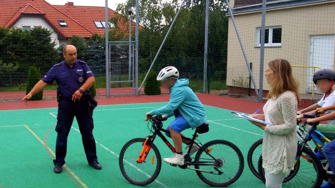 Z punktu widzenia dorosłego może wydawać się to trywialne. Dla dzieci karta rowerowa to jednak wejście w świat ruchu drogowego