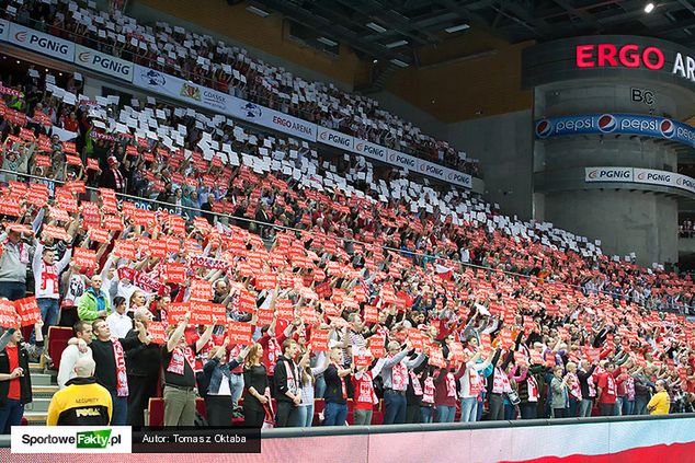 Polakom w Ergo Arenie pomagały ściany