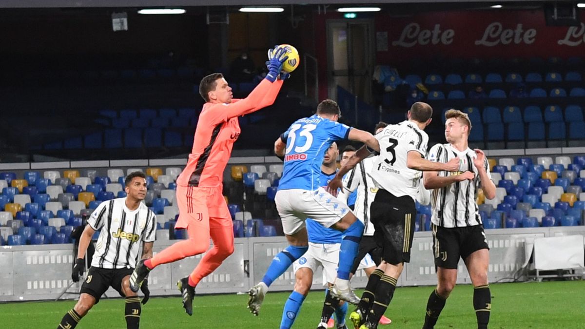 PAP/EPA / CIRO FUSCO / Na zdjęciu: Wojciech Szczęsny (drugi z lewej)