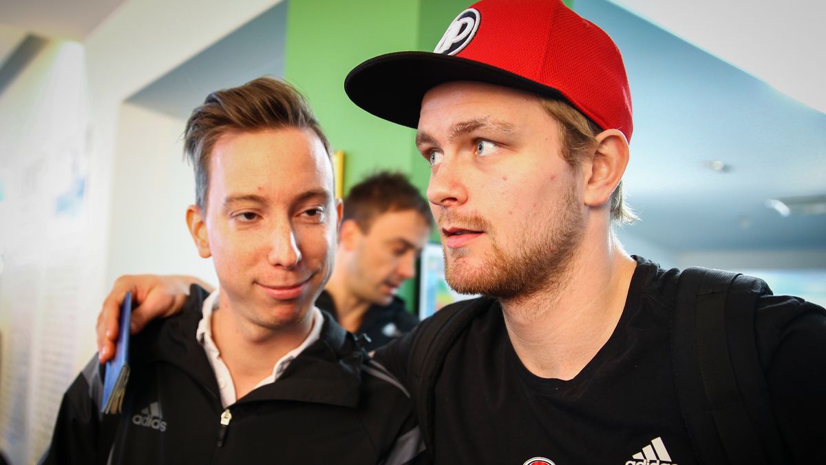 Materiały prasowe / SEHA GAZPROM LEAGUE / Aron Palmarsson z kibicem