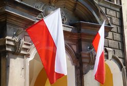 Jak wieszać flagę Polski? Nie wszyscy robią to prawidłowo