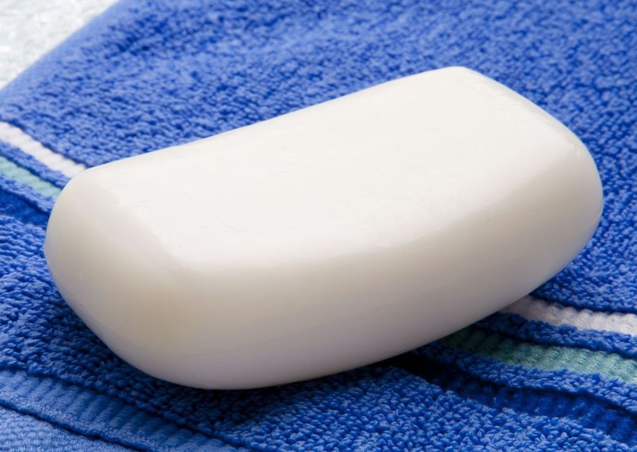 Dlaczego zwykłe mydło nie zawsze jest dobre dla skóry?