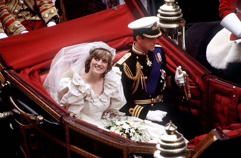 Mija 40 lat od ślubu Diany i księcia Karola. Ślubna kreacja skrywała kilka sekretów