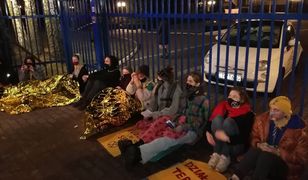 Ojciec Tadeusz Rydzyk będzie zły? Przykuli się do bram Radia Maryja