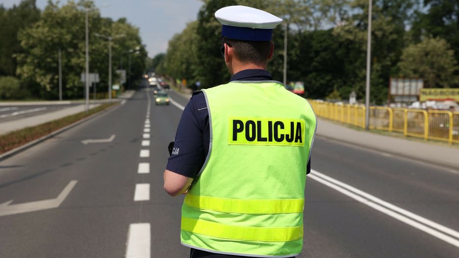 Policja wystawiła mandat kierowcy, który okleił swój samochód napisami "polizei" 