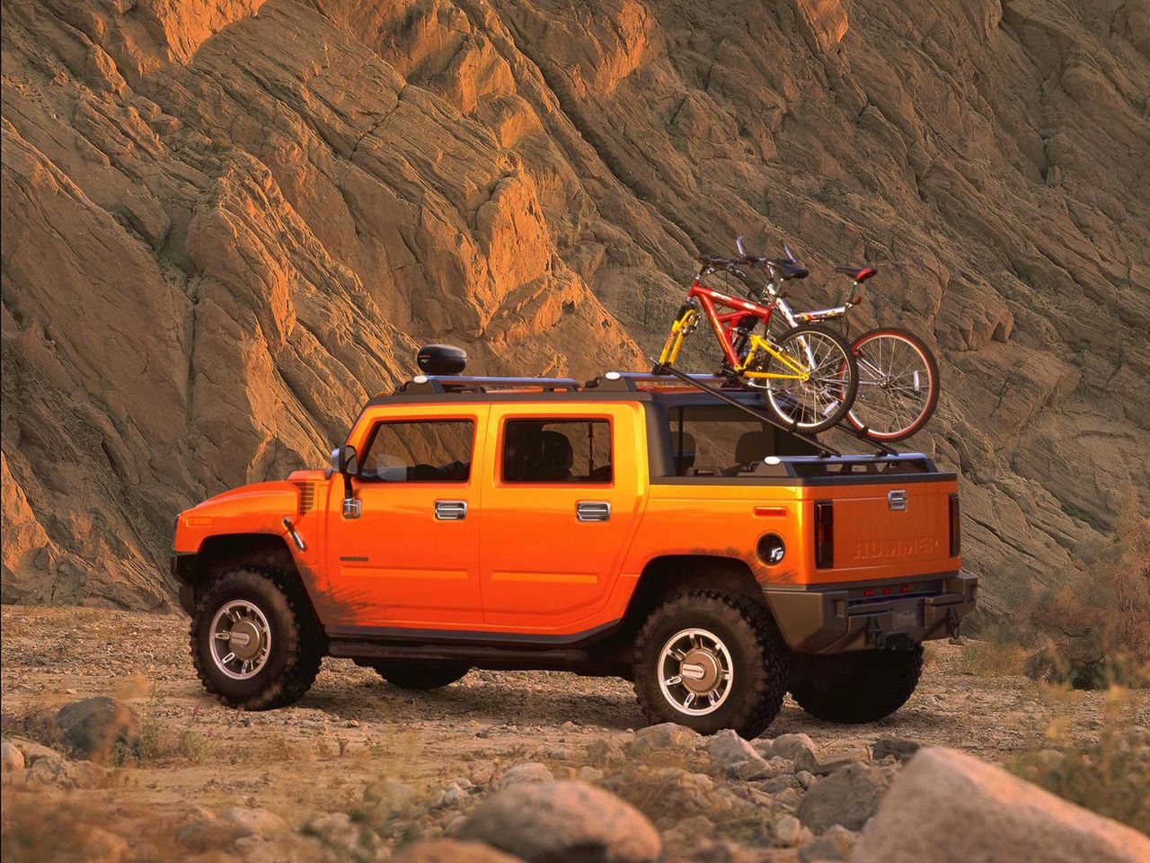 Hummer H2 SUT (fot. worldtopcars.org)