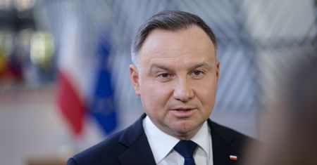 "Odrastanie kręgosłupa"? Europoseł o aktywności prezydenta Dudy
