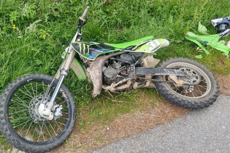 Nastolatek bez uprawnień na motocyklu spowodował groźny wypadek