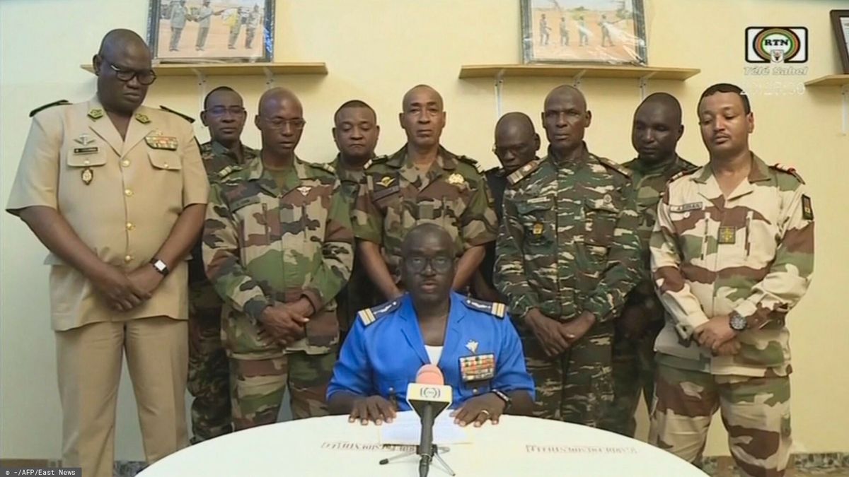 Archiwum zagraniczne East News 2023-07
This video frame grab image obtained by AFP from ORTN - T�l� Sahel on July 26, 2023 shows Colonel Major Amadou Abdramane (C), spokesperson for the National Committee for the Salvation of the People (CNSP) speaking during a televised statement. Soldiers claimed on July 26, 2023 to have overthrown the government of Niger President Mohamed Bazoum in a statement read out on national television, after a day in which the leader was detained in his official residence.
"We, the defence and security forces... have decided to put an end to the regime" of President Bazoum, said Colonel-Major Amadou Abdramane, surrounded by nine other uniformed soldiers in the address. 
They said "all institutions" in the country would be suspended, borders were closed, and a curfew had been imposed "until further notice". (Photo by ORTN - T�l� Sahel / AFP)
-
