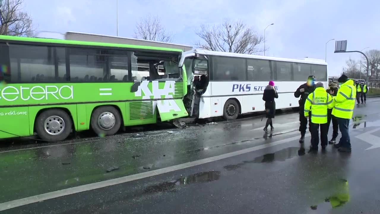 Zderzenie autobusów w Szczecinie. Ponad 20 poszkodowanych żołnierzy