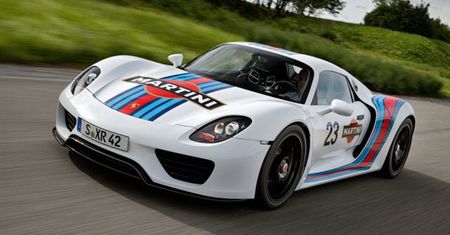 Porsche 918 w kolorach Martini