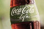 Już jest! Zielona Coca-Cola. Czym się różni od tradycyjnej?