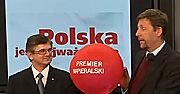 Przebił szpilą nadmuchanego Napieralskiego - zobacz film