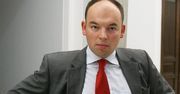 Poseł odłożył 140 000 zł i narzeka!