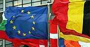 Budżet: pomagają transfery z UE, problemy z podatkami