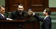 Debata nad odwołaniem Nowaka. Dostał pluskwę w prezencie