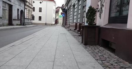 Zakrwawiony mężczyzna leżał na ulicy, miał rany kłute. 31-latek nie żyje, kolejne osoby zatrzymane