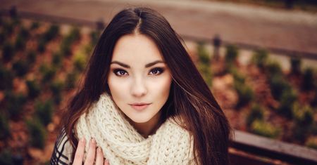 Metoda na ciekawy portret przy użyciu lustrzanki, jasnego obiektywu i małej blendy