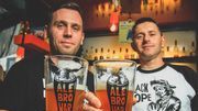 Dwóch z trzech twórców AleBrowaru Bartosz Napieraj oraz Arkadiusz Wenta