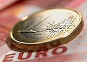 Długi pogrążają euro