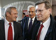 Balcerowicz: linia kredytowa w MFW powinna zmniejszyć wahania kursu złotego