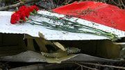 Kwiaty na szczątkach samolotu Tu-154M