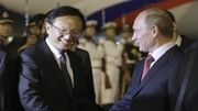 Chiński minister spraw zagranicznych Yang Jiechi i prezydent Rosji Władimir Putin