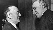 Harry Dexter White (po lewej) i John Maynard Keynes