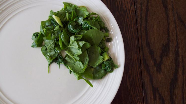 Gotowana mrożona gorczyca z dodatkiem soli, odsączona