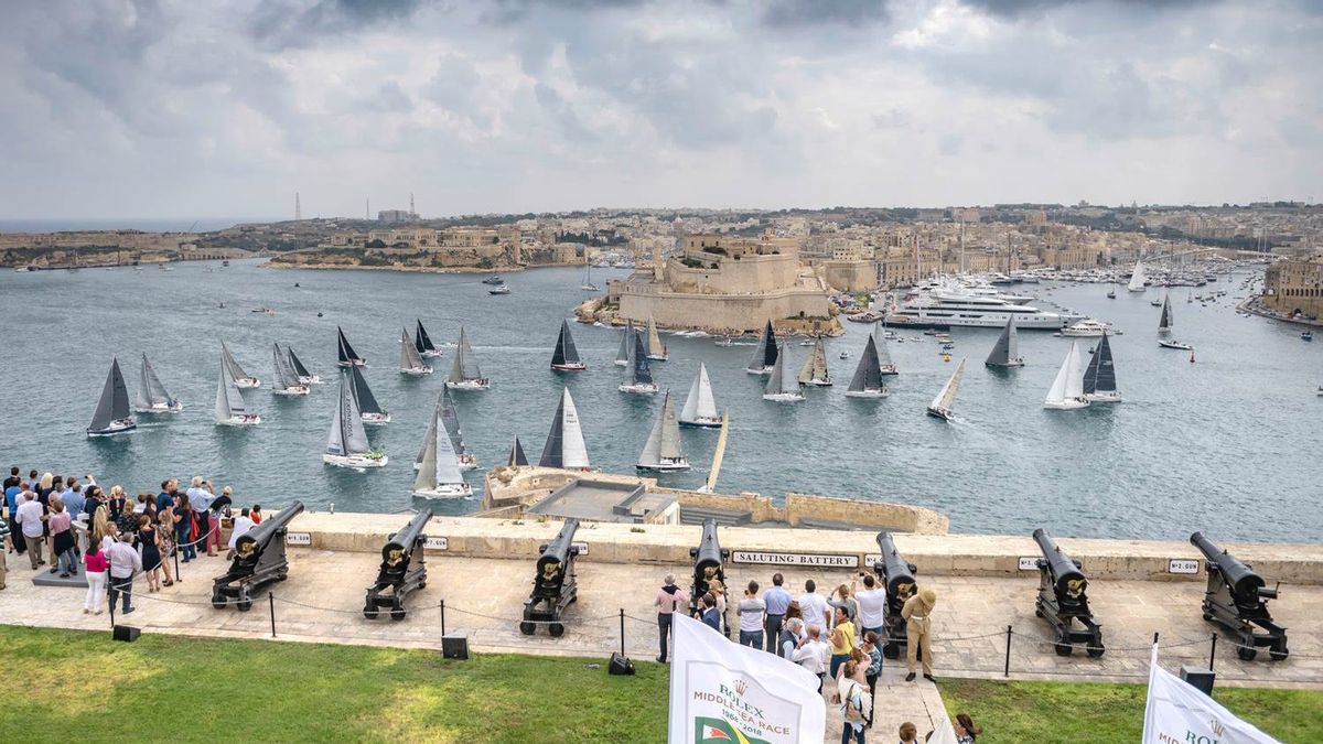 Start jachtów podczas regat Rolex Middle Sea Race 2018