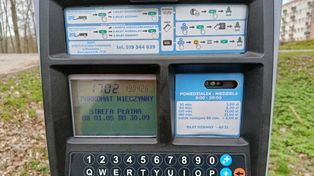 Dodatkowy wydatek dla kierowców. W Giżycku wracają płatne parkingi. Wiadomo, na jak długo i ile zapłacimy