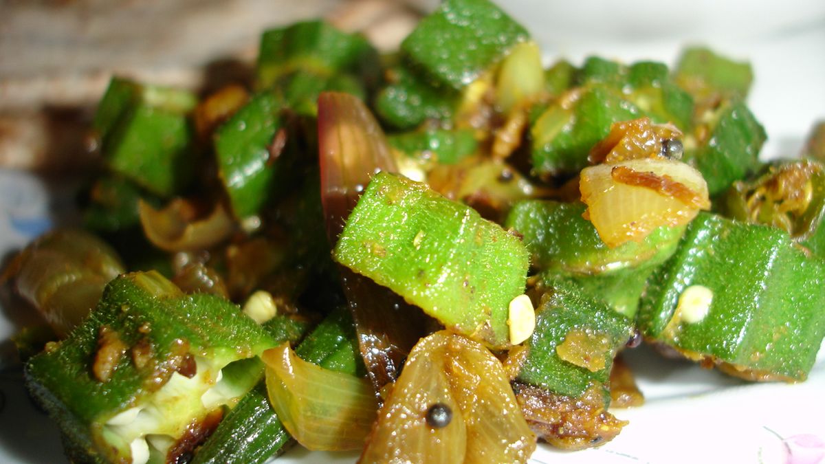 Okra (róża chińska) gotowana z dodatkiem soli, odsączona