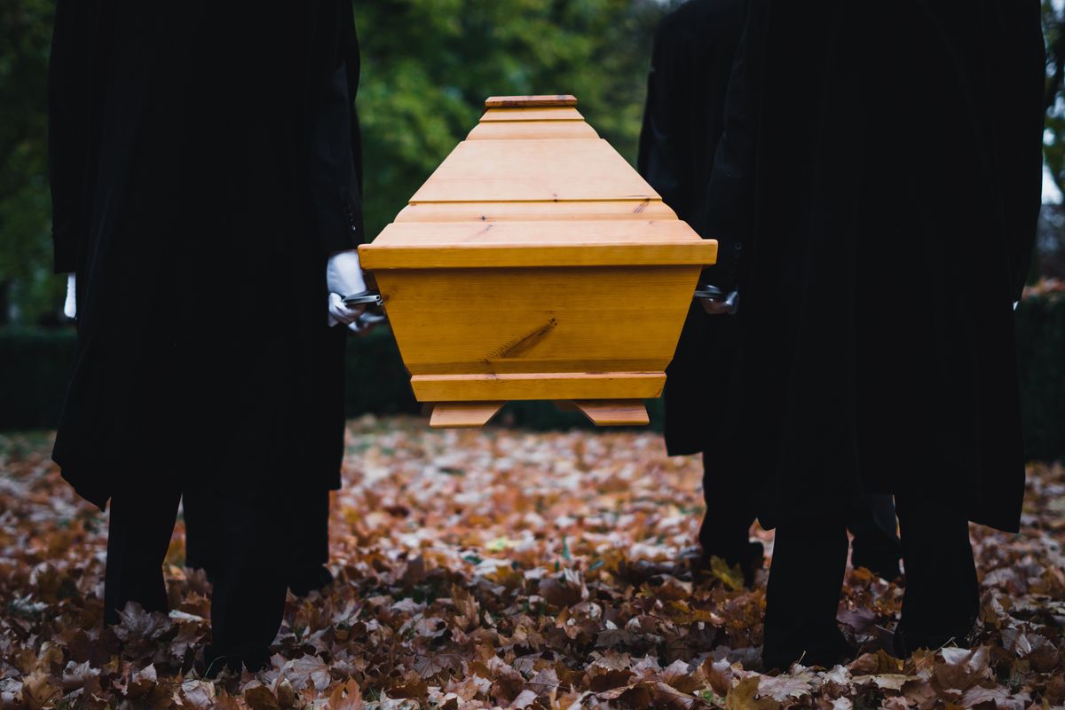 Komu przysługuje zasiłek pogrzebowy? 