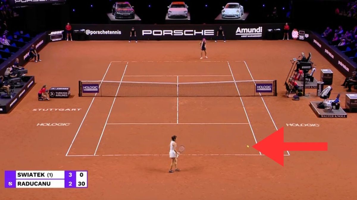 Zdjęcie okładkowe artykułu: Twitter / Porsche Tennis / Świetne zagranie Igi Świątek w meczu z Emmą Raducanu