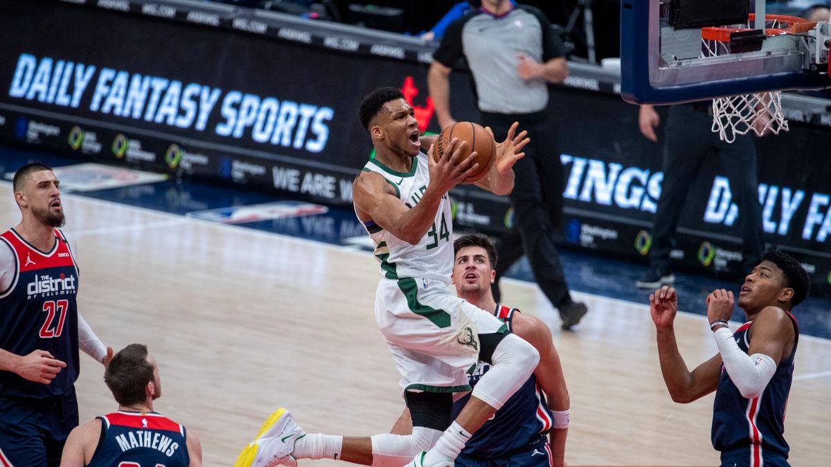 PAP/EPA / SHAWN THEW / Na zdjęciu: Giannis Antetokounmpo
