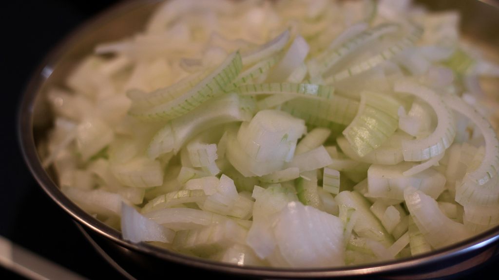 Cebula gotowana z dodatkiem soli, odsączona