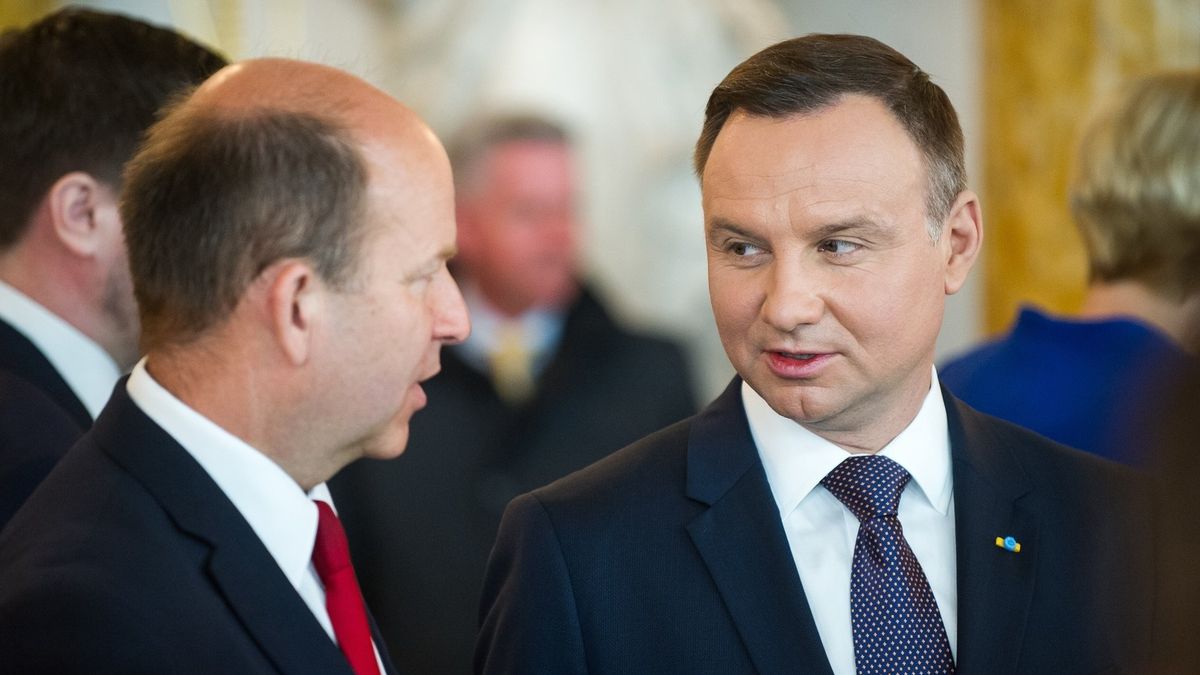 Minister zdrowia Konstanty Radziwiłł i prezydent Andrzej Duda