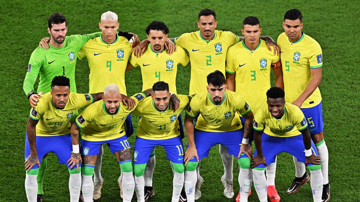 Zdjęcie okładkowe artykułu: PAP/EPA / Noushad Thekkayil / Na zdjęciu: piłkarze reprezentacji Brazylii