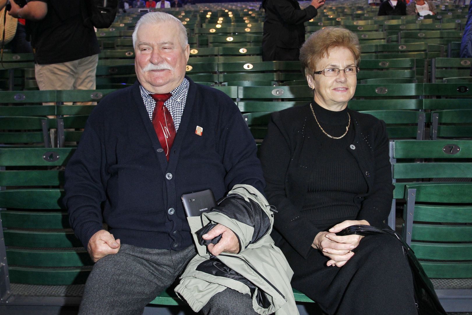 Lech Wałęsa proponuje żonie zmianę męża. "Na nowszy model"