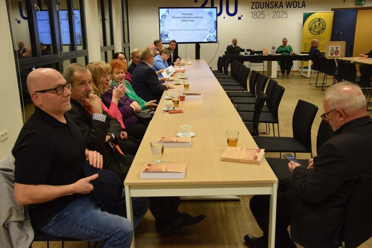 &#34;Rocznik Zduńskowolski&#34; jest już dostępny dla czytelników. W Ratuszu odbyła się promocja wydawnictwa