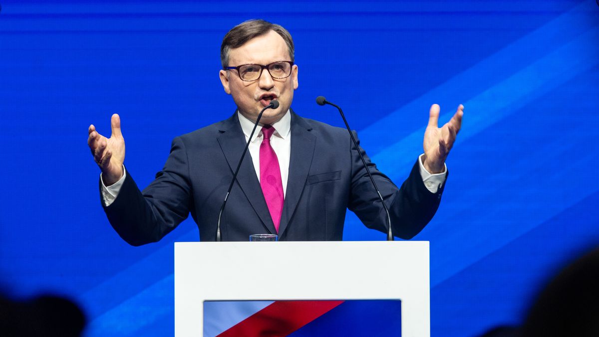 Na plakatach jest m.in. Zbigniew Ziobro