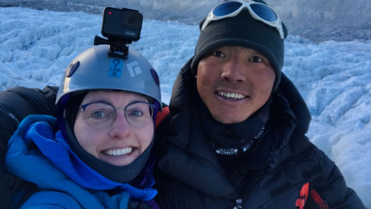 Magda Lassota i Mingma Gyalje Sherpa w bazie pod Mount Everest (wiosna 2019)