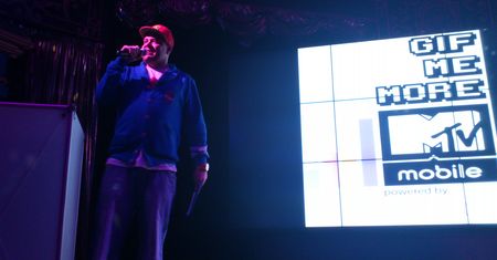 MTV Mobile - MVNO T-Mobile oferujące "Supersłodkie urodziny" w telefonie i darmowe SMS-y