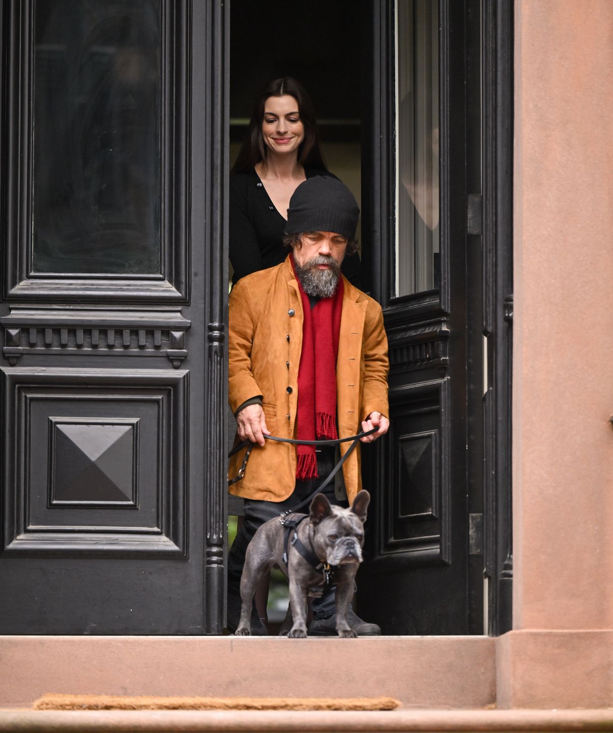 Anne Hathaway i Peter Dinklage na planie "She Came To Me"