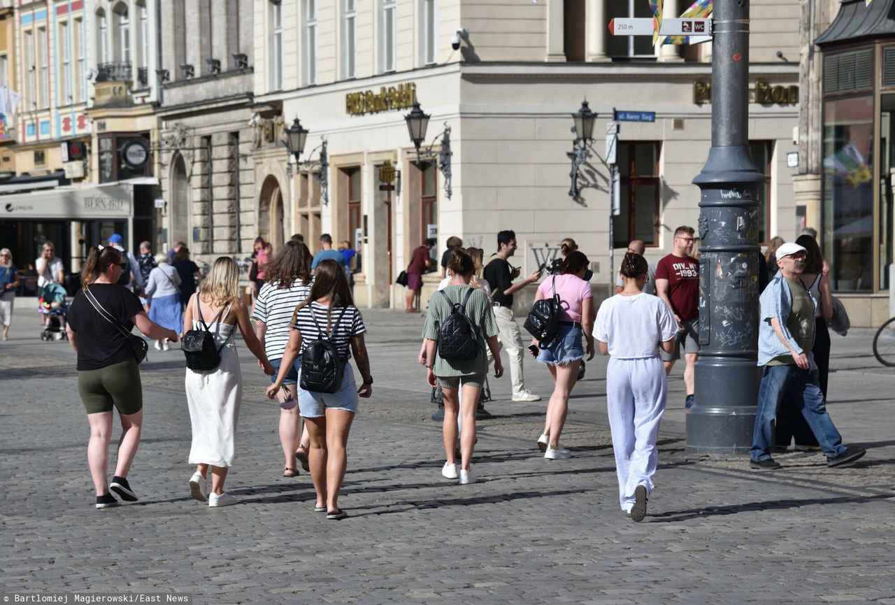 Są młodzi, nie uczą się i nie pracują. W Polsce znów ich przybywa? [ANALIZA]
