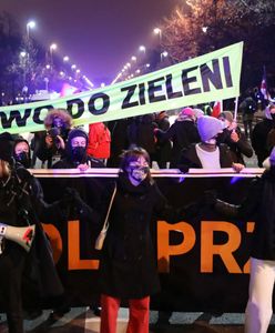 Strajk Kobiet. "Spacer dla przyszłości" przerwany. Protestujący w policyjnym kotle