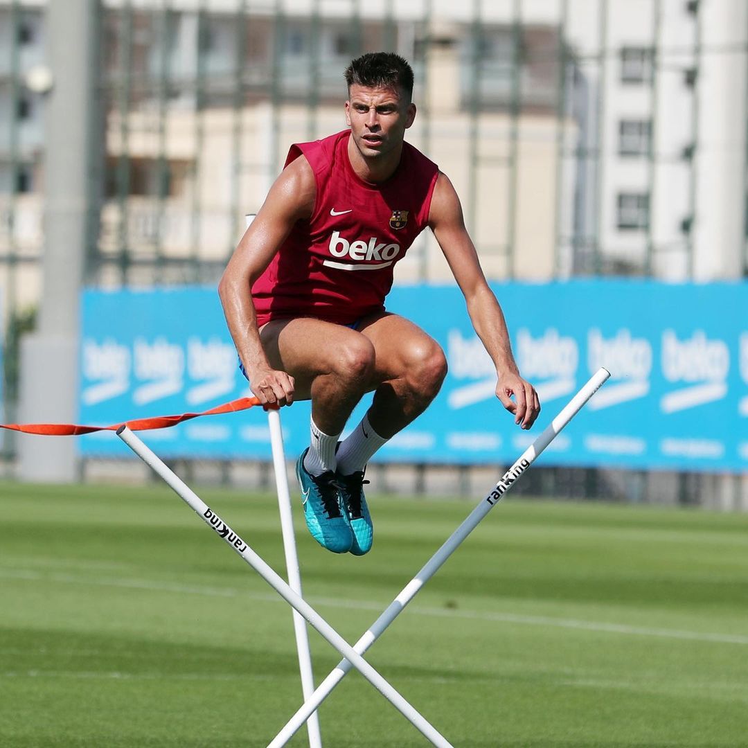 Gerard Pique schudł i zgolił zarost