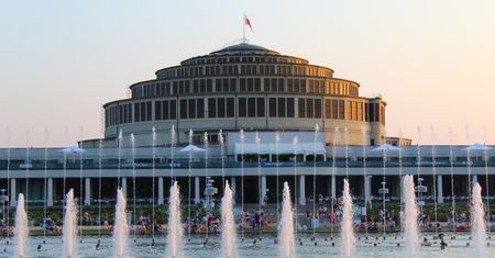 Koronawirus w Polsce. Wrocławskie Targi Dobrych Książek odwołane. Hala Stulecia może być szpitalem polowym