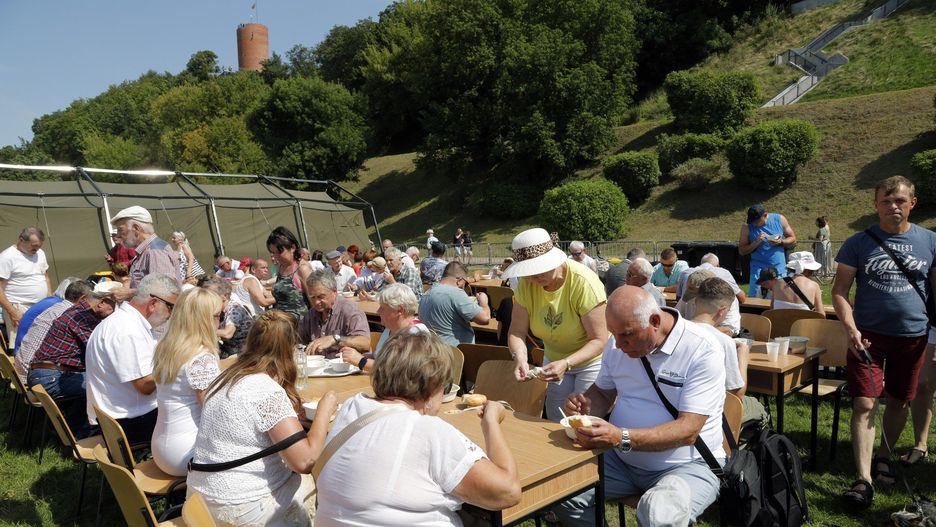 Piknik wojskowy w dniu święta WP na Błoniach Nadwiślańskich w Grudziądzu
