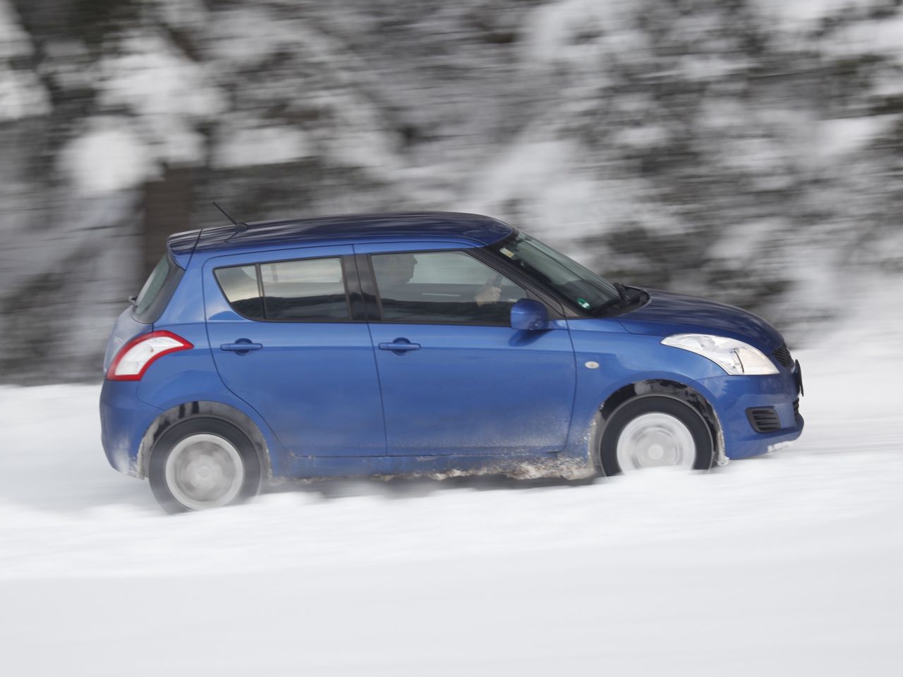 Suzuki Swift 4x4 - idealny na drogi, na których często pojawia się śnieg